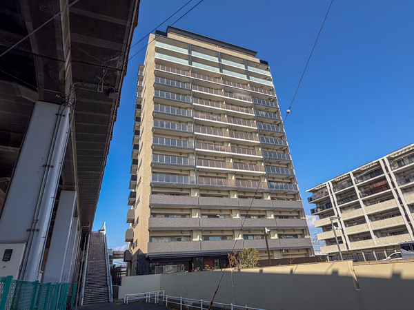 【プレサンスロジェ草津シエル】外観