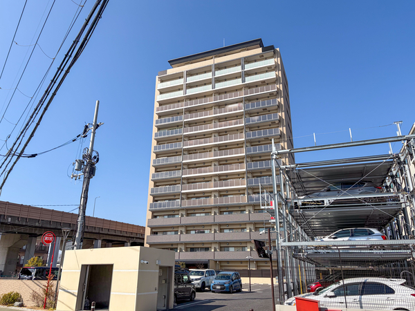 【プレサンスロジェ草津シエル】外観