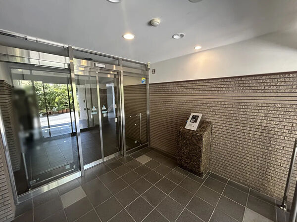 【植田一丁目パーク・ホームズ】エントランス