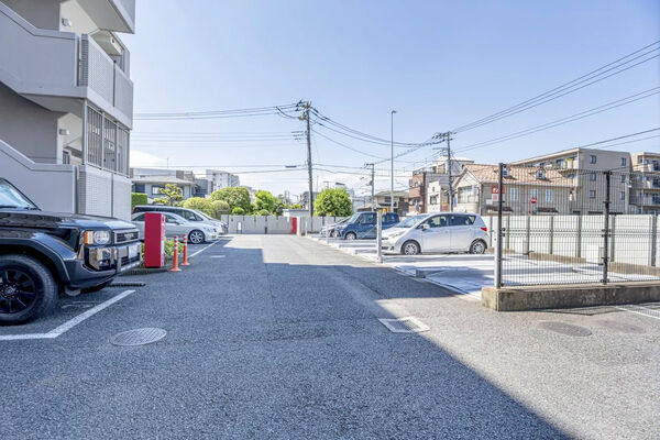【津田沼ローレルコート】駐車場
