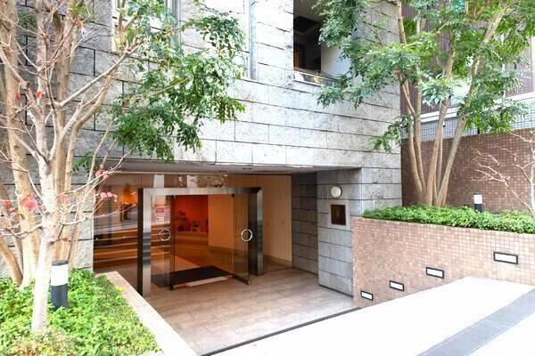 【ビラハイツ北の丸】エントランスアプローチ1