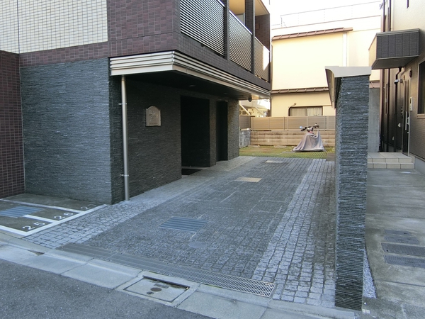 【プレール・ドゥーク三軒茶屋】エントランス