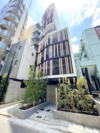 【サンウッドフラッツ新宿四谷三丁目】外観