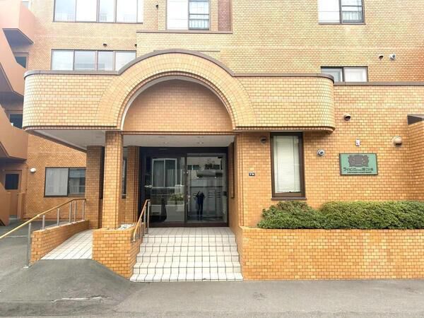【ライオンズマンション南24条】エントランス
