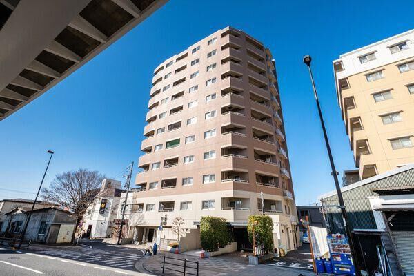 【レクシオ見沼代親水公園】レクシオ見沼代親水公園は茶系の落ち着いた外観が目印の、2006年7月に竣工した11階建てマンションです。 【レクシオ見沼代親水公園】レクシオ見沼代親水公園は茶系の落ち着いた外観が目印の、2006年7月に竣工した11階建てマンションです。