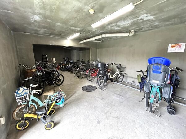 【タカラマンション指扇】駐輪場 【タカラマンション指扇】駐輪場