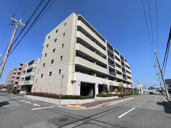 【プレサンスロジェ西宮北口門前町テラス】外観
