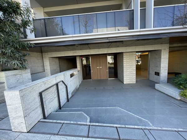 【ライオンズ宮前平マスターヒルズ】エントランス
