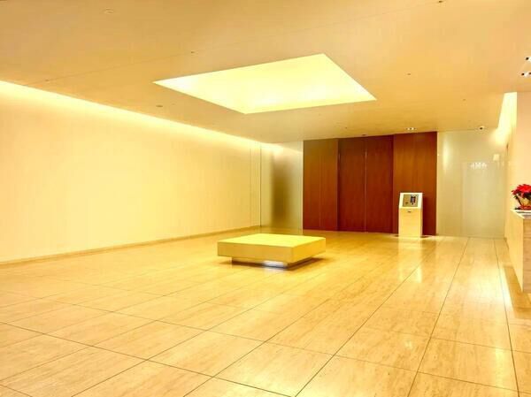 【虎ノ門タワーズレジデンス】エントランスロビー