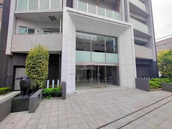 【ライオンズ麻布十番スペリア】エントランスアプローチ