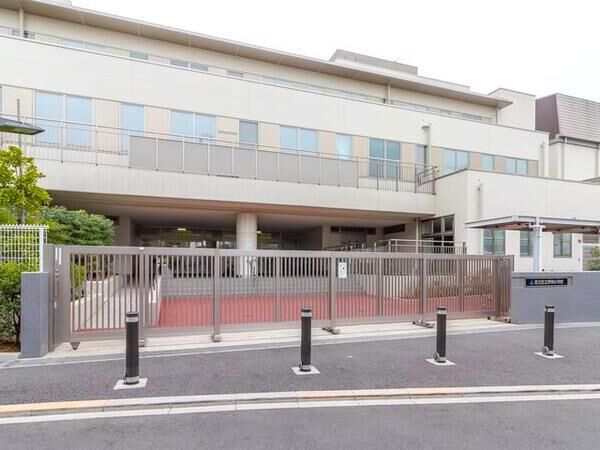 「区立伊興小学校」まで約550ｍ（徒歩7分）