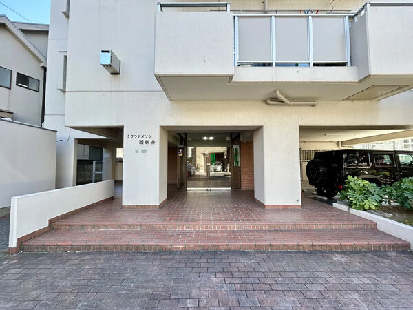 【グランドメゾン西新井】エントランス