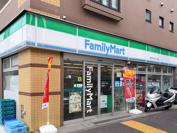ファミリーマート高円寺北三丁目店まで約38m(徒歩1分)