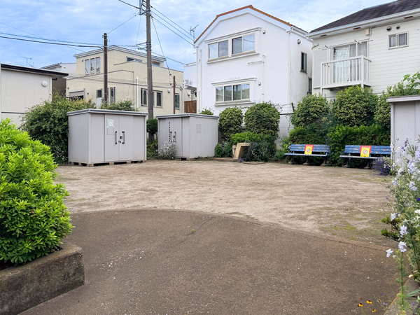 中野区立大和町三丁目防災広場まで約180m(徒歩3分)