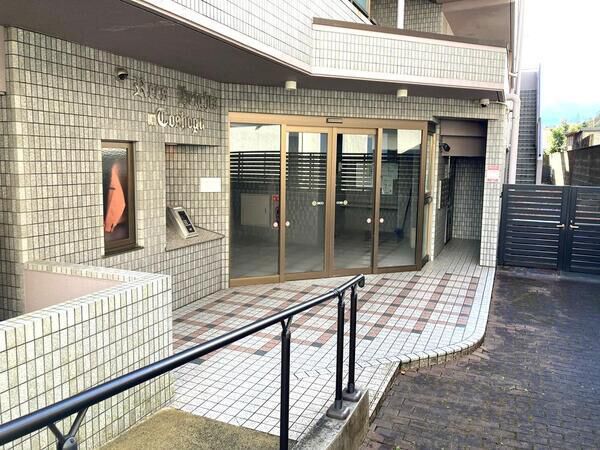 【レックスハイツ東照宮】エントランスアプローチ 【レックスハイツ東照宮】エントランスアプローチ