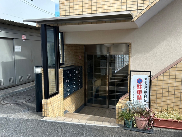 【日神パレス上大岡】エントランス