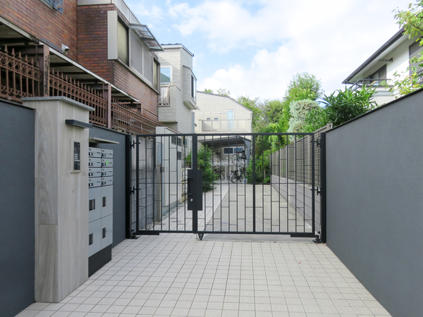 【カーサソサエティ成城】エントランス 【カーサソサエティ成城】エントランス