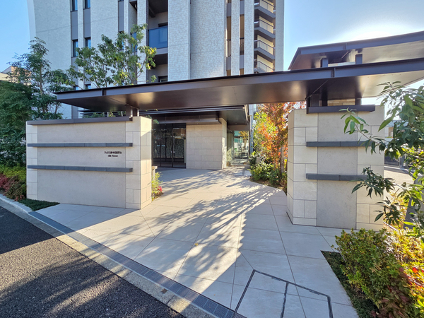 【シュロス府中武蔵野台シルクハウス】エントランス