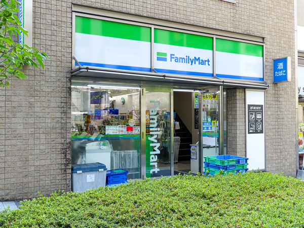 ファミリーマート 西新宿オークテラス店まで約140m(徒歩2分)