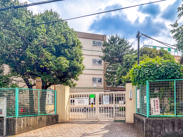 杉並第六小学校まで約250m(徒歩4分)
