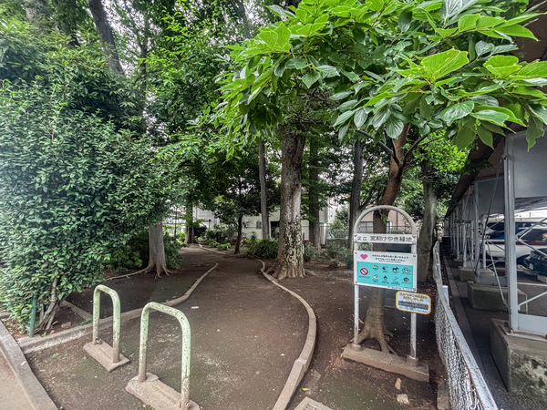 杉並区立宮前けやき緑地まで約73m(徒歩1分)