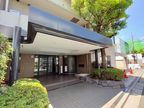 【クレアモントハウス】エントランス