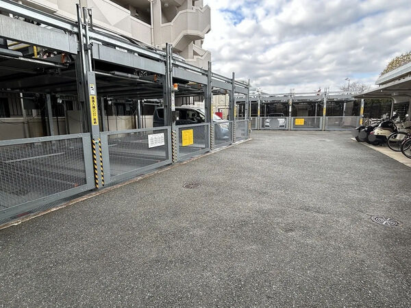 【アーバンパレス室見河畔】駐車場