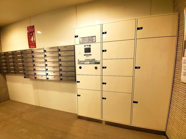 【リビオレゾン木場公園】宅配ロッカー