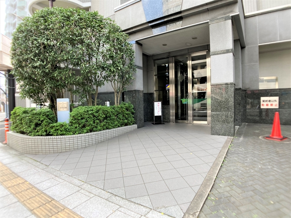 【東急ドエルアルス上杉山通】エントランスアプローチ