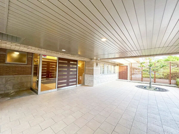 【エイジングコート奈良新大宮】エントランス 【エイジングコート奈良新大宮】エントランス