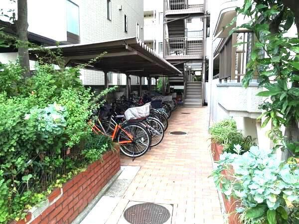 【淀川リバーサイドヴィラ】敷地内駐輪場 【淀川リバーサイドヴィラ】敷地内駐輪場
