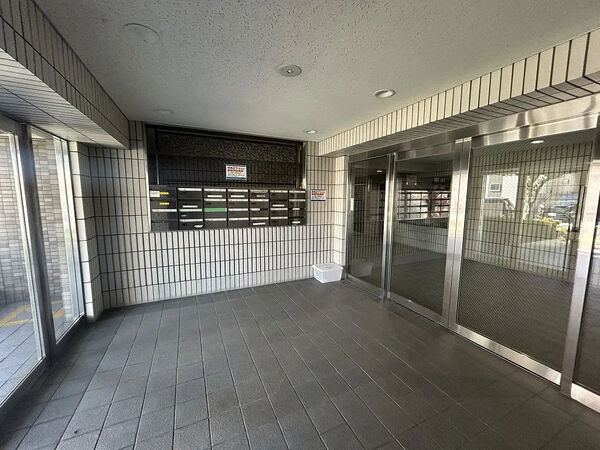 【東峰マンション長者原】エントランス 【東峰マンション長者原】エントランス
