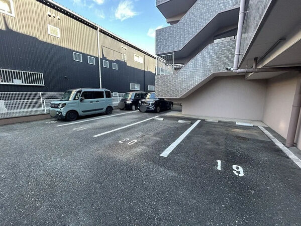 【東峰マンション長者原】駐車場 【東峰マンション長者原】駐車場