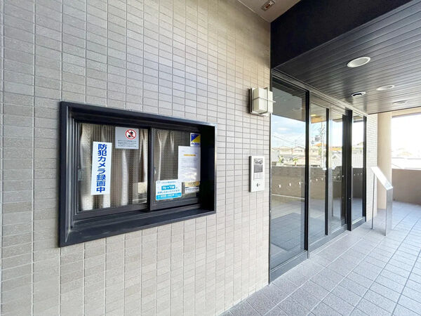 【ステイツ富雄】エントランス 【ステイツ富雄】エントランス