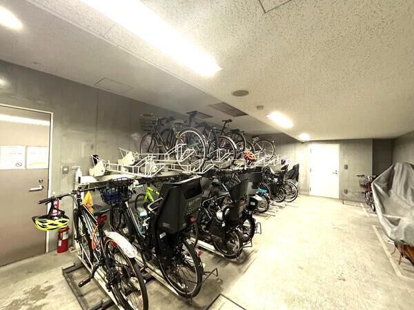（駐輪場）