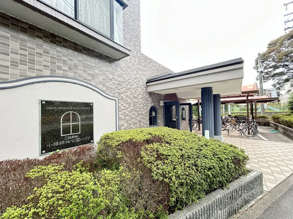 【小幡緑地公園ハイツ】エントランス 【小幡緑地公園ハイツ】エントランス