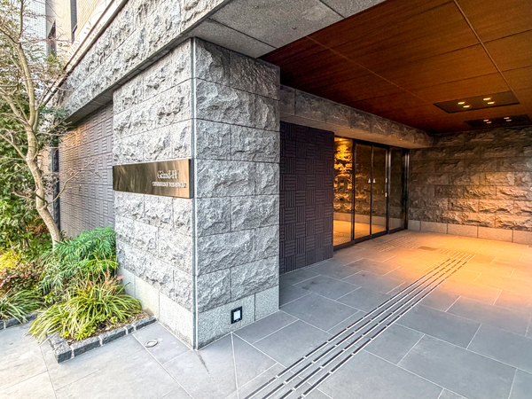 【グランアッシュ山科御陵】エントランス 【グランアッシュ山科御陵】エントランス