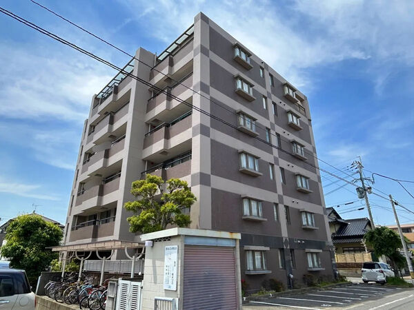 【ラフィーネ春日原】外観