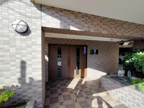 【根岸森林公園ダイヤモンドマンション】エントランス