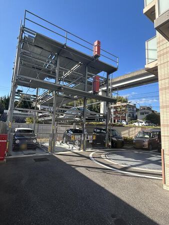 【クレアホームズ上安駅前ザレジデンス】駐車場