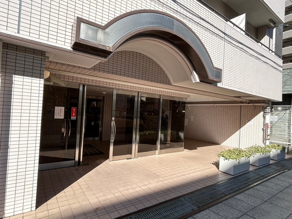 【パークノヴァ横浜阪東橋】エントランス