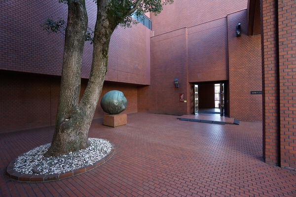 【高輪ペアシティ】エントランスアプローチ