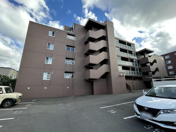 【メゾンドルチェ宮丘公園】外観