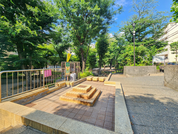 幡ヶ谷第三公園まで約170m(徒歩3分)