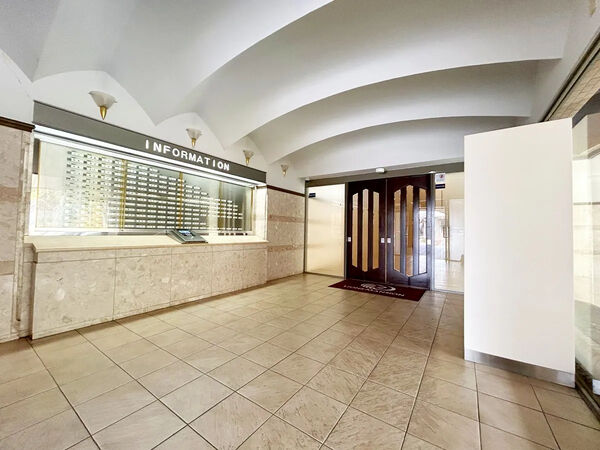 【ライオンズガーデン府中】<エントランス> 【ライオンズガーデン府中】<エントランス>