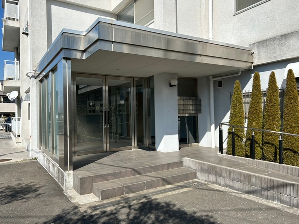 【ヒルサイドパレス】エントランス