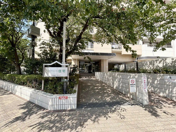 【綾瀬プルミエ】エントランスアプローチ