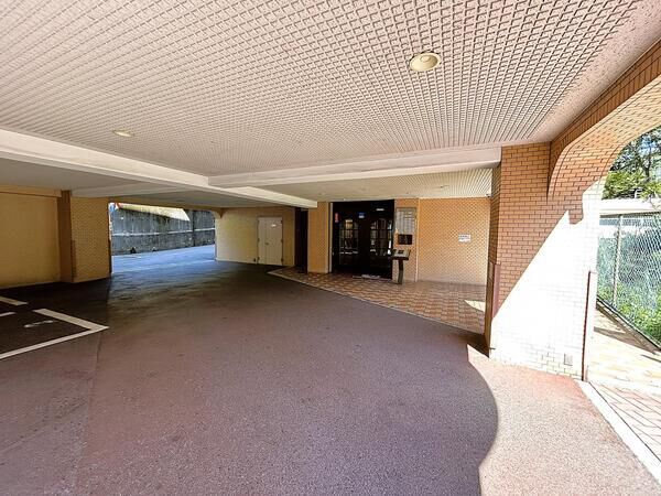 【ライオンズマンション牛田東】＜エントランス＞