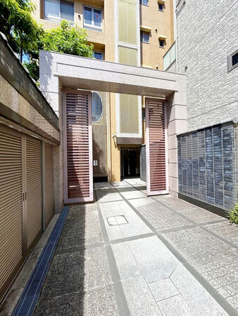 【エステムプラザ京都四条烏丸Ⅱ雅style】エントランス