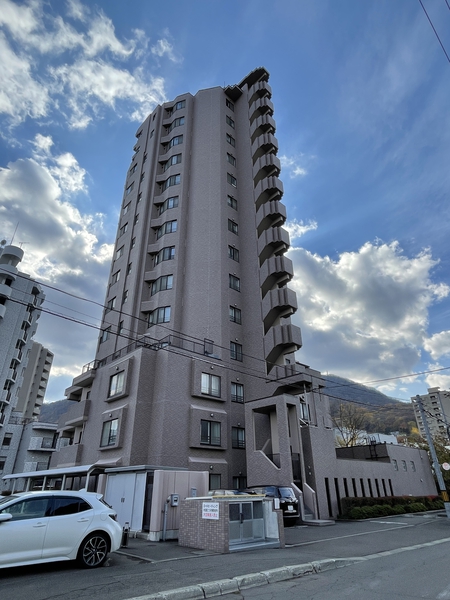 ラピスガーデン中央図書館前